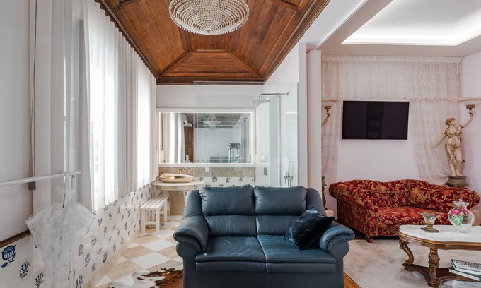 Ronfe Apartment | Room 'Suite Deluxe' with Private Garden, Wi-Fi and Air Conditioning