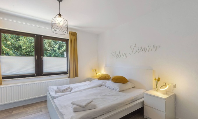 Niedenstein Apartment | Room 'Sunshine' with Shared Terrace, Shared Garden and Wi-Fi