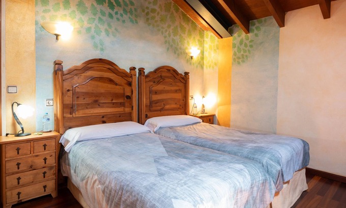 Santianes de Ola Apartment | Room 'Texu' with Mountain View, Shared Garden and Wi-Fi