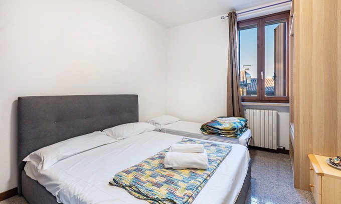Pizzoletta Apartment | Room 'Tripla Budget' with Shared Terrace, Wi-Fi and Air Conditioning