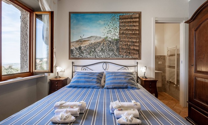 Castel del Piano Apartment | Room 'Ulivo' with Shared Terrace, Shared Garden and Wi-Fi