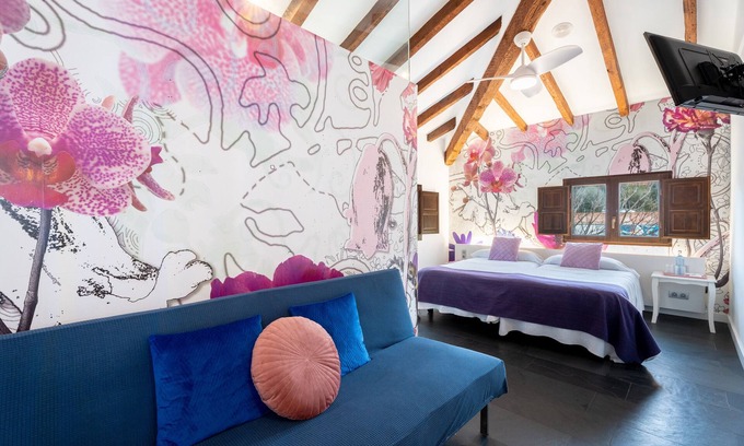 Navajas Apartment | Room 'Violeta' with Mountain View, Wi-Fi and Air Conditioning