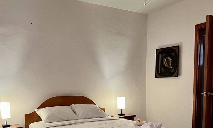 Isla Solarte Bed & Breakfast | Room with Full Bed Budget