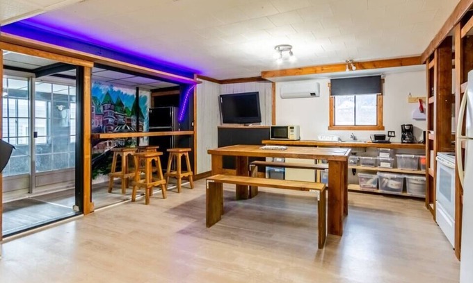 Les Rivieres Apartment | Room with parking and private bathroom
