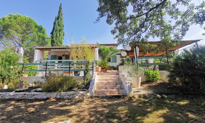 Ners Bed & Breakfast | Room with terrace and pool between Nîmes and Alès. Magnificent view of the Cévennes