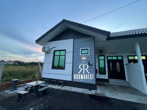 Kampung Kubang Tangga House | RoomaRest Homestay