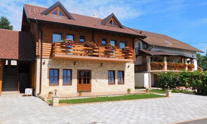 Grabovac Apartment | Rooms Ilija, (15147), Rakovica, hr