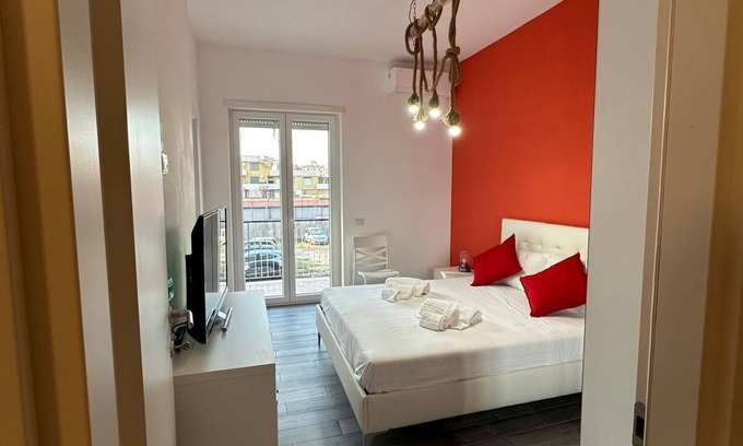 Portici House | Rooms in apartment a stone's throw from the sea