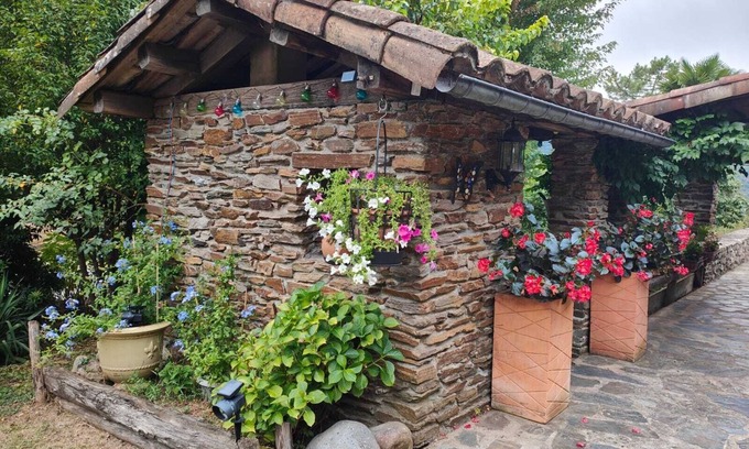 Saumane Apartment | Rooms with shared terrace, shared garden and Wi-Fi