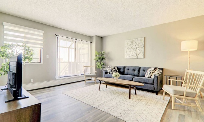 Beltline Apartment | Roomy Top Floor at Stampede w/Free Parking, AC