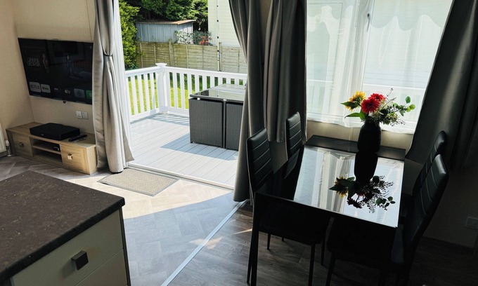 Wimborne House | Rosa - Bournemouth Holiday Home