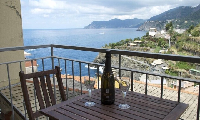 Manarola Apartment | Rosa di Mare Apartment - balcony wonderful sea view - wash machine - AC