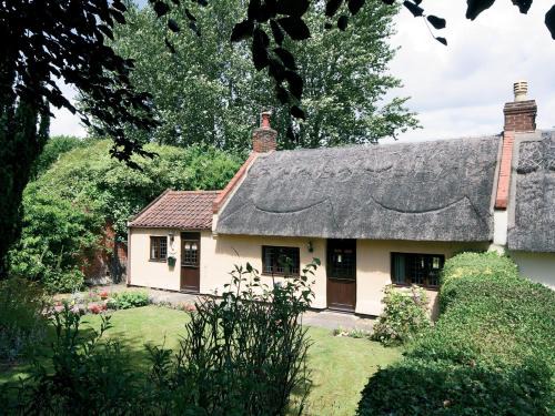 Catfield House | Rose Cottage - E2352