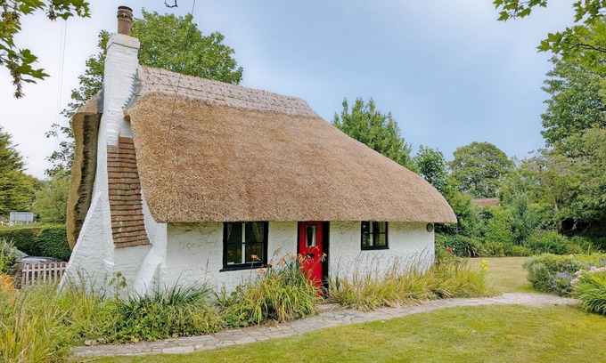 Middleton-on-Sea Cottage | Rose Cottage, Middleton - a cottage that sleeps 4 guests in 2 bedrooms