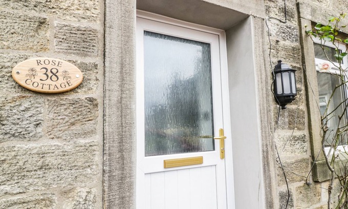 Grassington House | ROSE COTTAGE, with open fire in Grassington