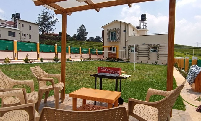 West Mere Bed & Breakfast | Rose Garden Enclave for Families and executives ooty