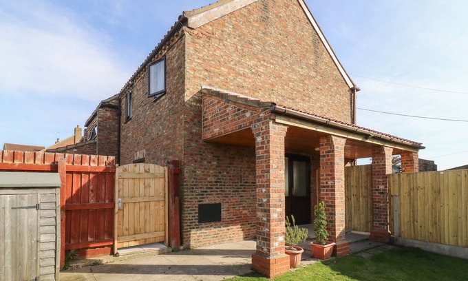 Barlby House | ROSE, pet friendly, character holiday cottage in Barlby