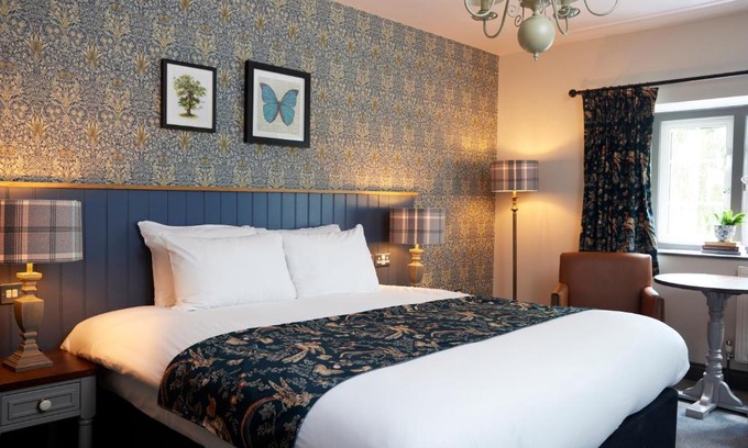 Standlake Hotel | Rose Revived by Chef & Brewer Collection