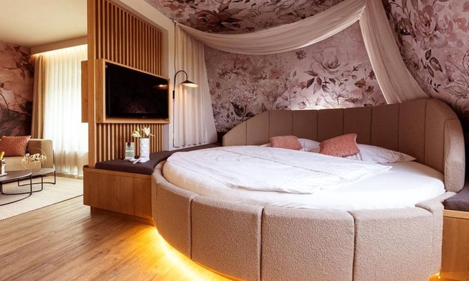 Loipersdorf bei Fuerstenfeld House | Rose suite - 1 night incl. thermal baths - Thermenhotel Vier Jahreszeiten