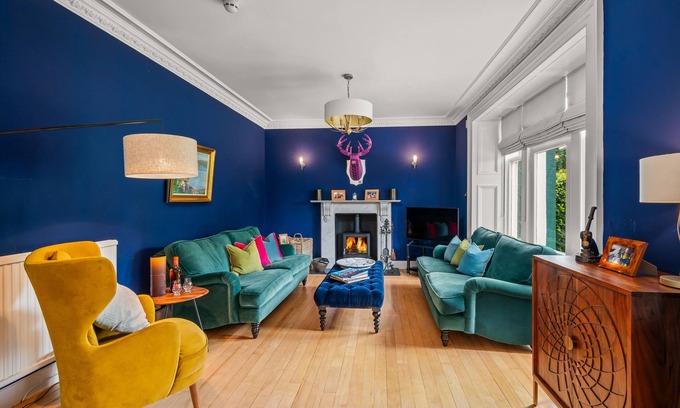 Murthly House | Rosebank House -12 Guests across 6 ensuite bedrooms, Wood Burner & EV point