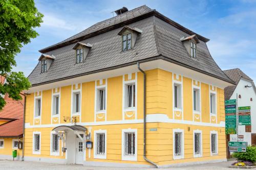 Krieglach House | Roseggercafé