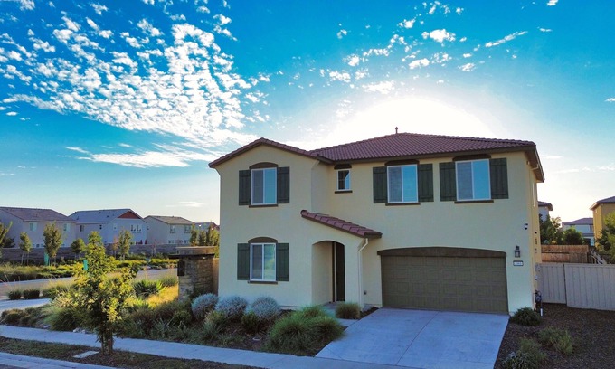 Pleasant Grove House | Roseville 5-Beds 3-Baths Family-Friendly Gem