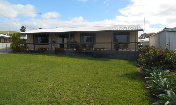 Para Wurlie House | Roshy's Retreat ~ sea views off deck - Off Peak Special!