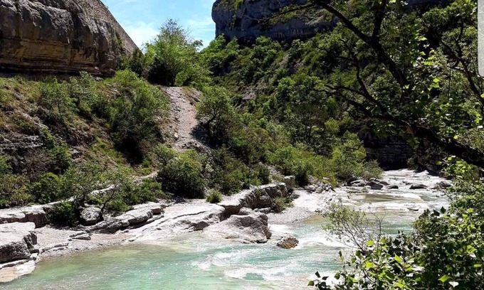 Laragne-Monteglin Bed & Breakfast | Roul'hotes