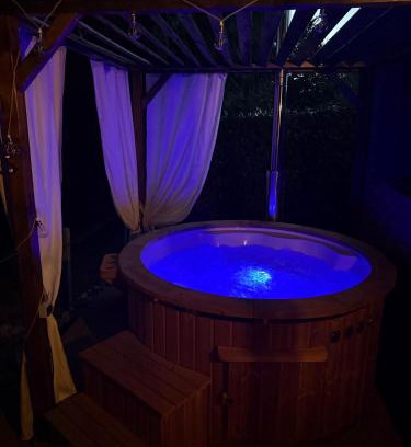 Forges Bed & Breakfast | Roulotte nature et bain nordique privé à deux
