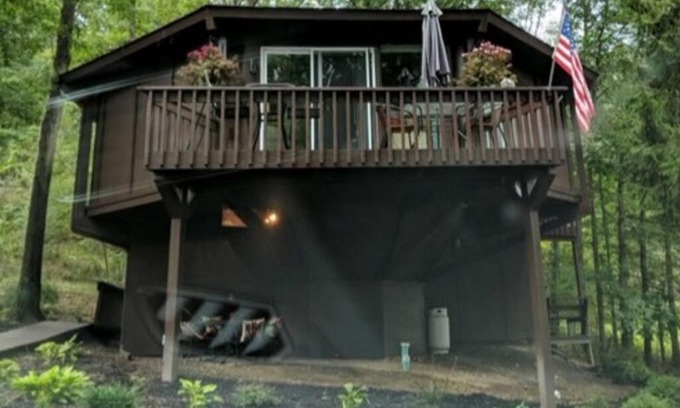Bedford House | Round Cabin - 5 Min to Bedford PA - Deck - Hike- Golf