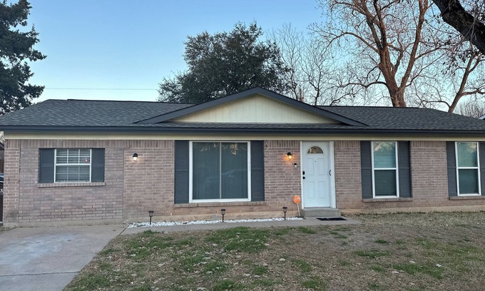 Round Rock House | Round Rock Supernova minutes from Kalahari, Round Rock Sports Complex, and DT