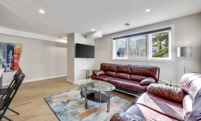 Southwest Calgary Apartment | Roxboro #3 Trendy Central 2BR Home Parking, Wifi