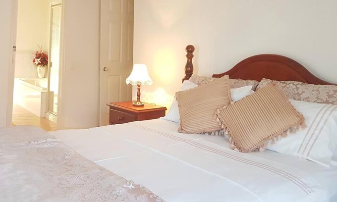 Roxburgh Park House | Roxy - A Spacious Cosy Getaway - Near Mel Airport