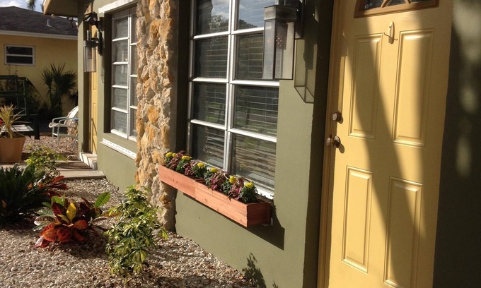 Naples Cottage | Royal Harbor Pet Friendly! Naples voted #1 place in the country to live. See why
