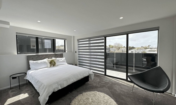 Royal Oak Apartment | Royal Residency - 3BR Luxury Apartment