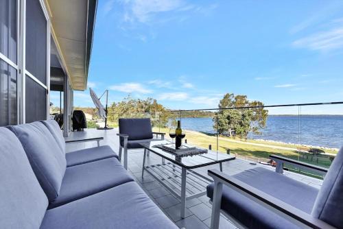 Central Coast House | Royal Retreat Peaceful Lakefront