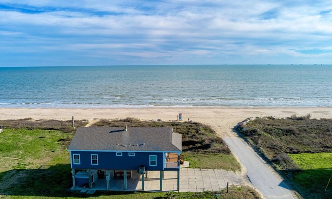 Port Bolivar House | Royal View - 2 Bedroom, 2 Bath, Sleeps 11 - Beach Front!1