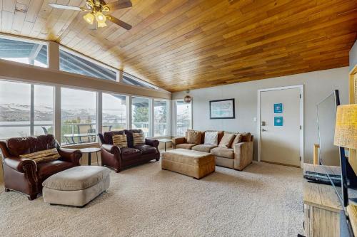 Chelan House | Royal View on Lakeshore