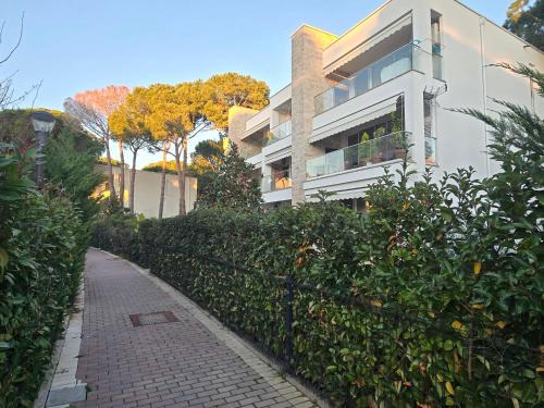 Ishem Apartment | "Rozana Seaside Luxury" San Pietro, Gjiri i Lalzit