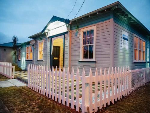 Owhango Apartment | Ruapehu's 5-Star OLD POST OFFICE - 1-4 Bdr West Wing