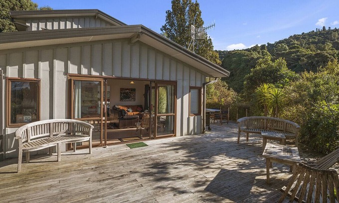 Pukawa House | Ruatotara - Pukawa Holiday Home