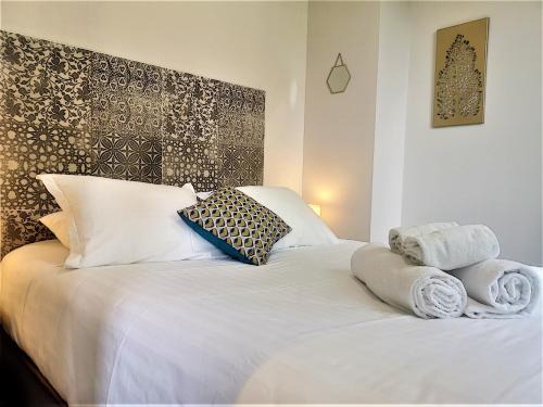 2nd Arrondissement Apartment | Ruby