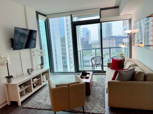 North Buckhead Apartment | Ruby Retreat - Highrise! Balcony, Year-round Pool,City View