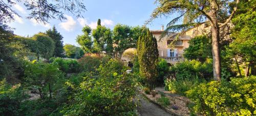 Cabrieres-d'Avignon Bed & Breakfast | Rue du Château à Cabrières d'Avignon