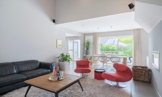 Kuringen House | Ruime woning met grote omheinde tuin
