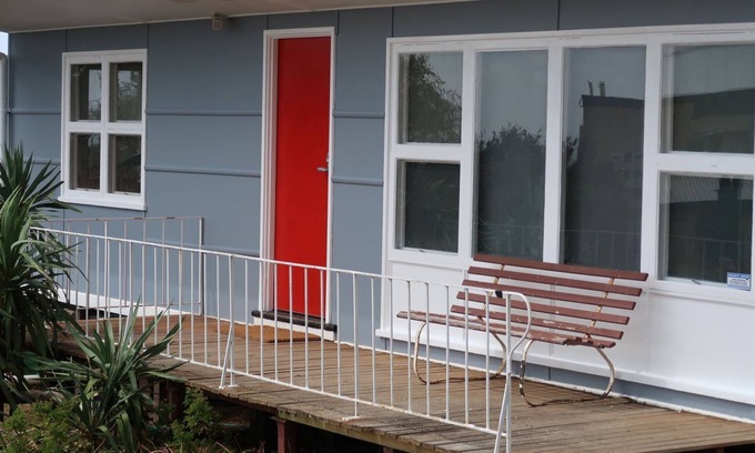 Encounter Bay Cottage | Rumbelow Cottage - Enjoy the Serenity and View!