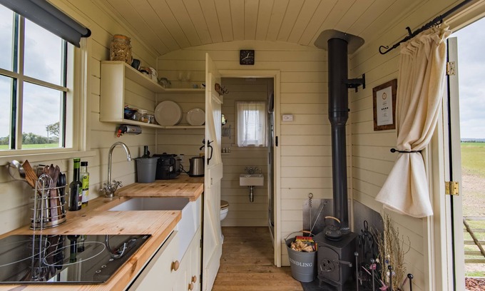 St Mary's Bay Cabin | Rumwold by Bloom Stays - a rural shepherds hut sleeping 2 with amazing views!