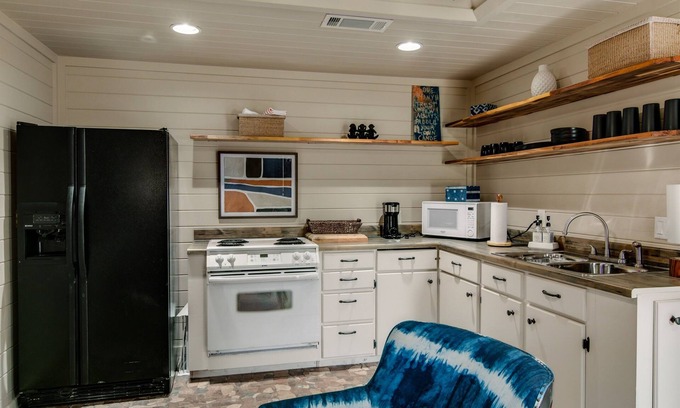 Alleene House | Running M Fish Camp: Sleeps 14 + Two Boat Slips