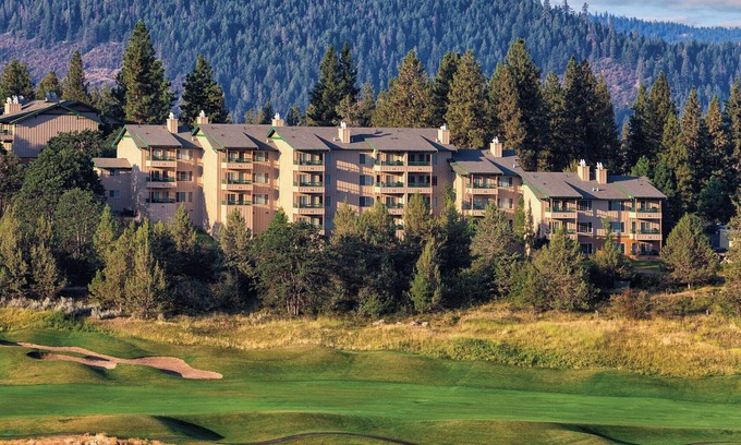 Klamath Falls Resort | Running Y! Breathtaking Mountain Views
