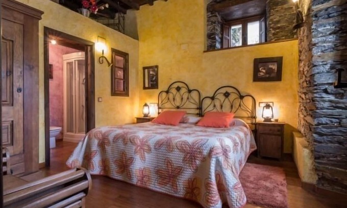 Prelo Cottage | Rural apartment LlumeThe Forest of the Vineyards